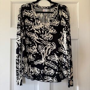 LuLaRoe Vicki • Raw-Edge V-Neck